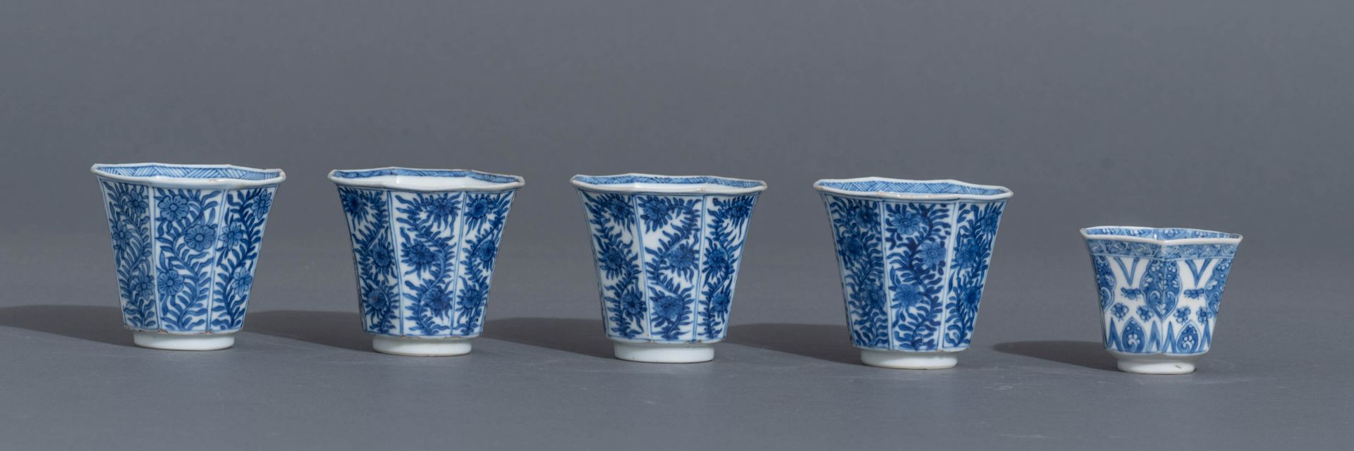 A lot of various Chinese blue and white cups and saucers - Image 5 of 11