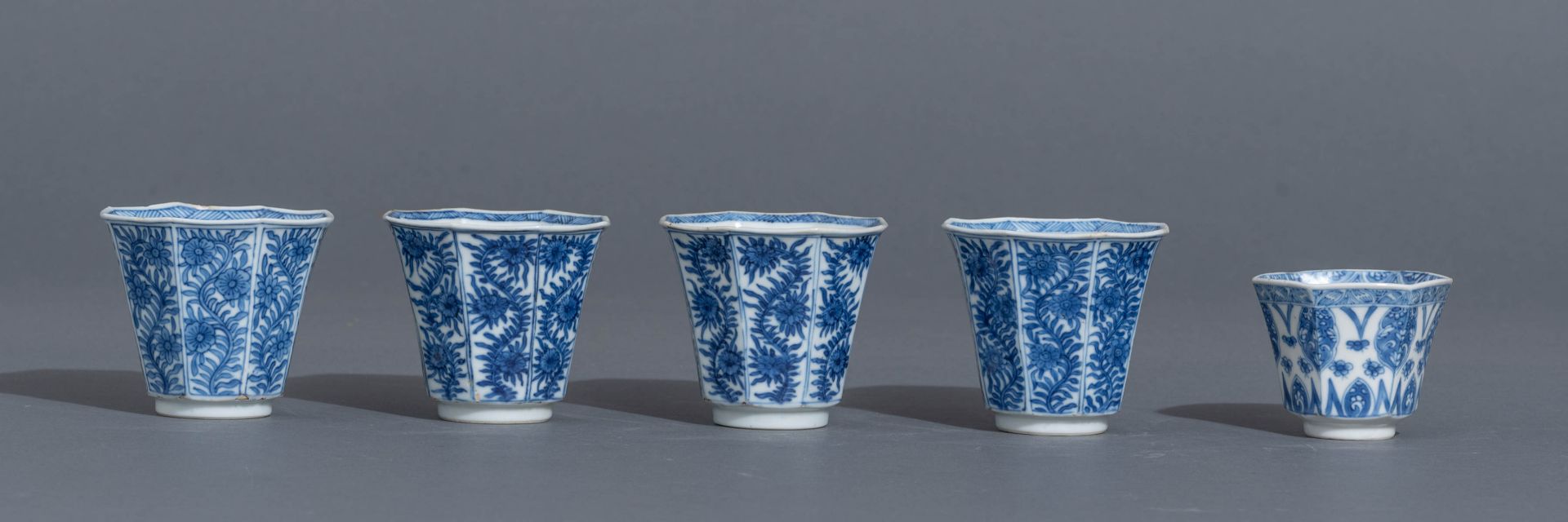 A lot of various Chinese blue and white cups and saucers - Image 4 of 11