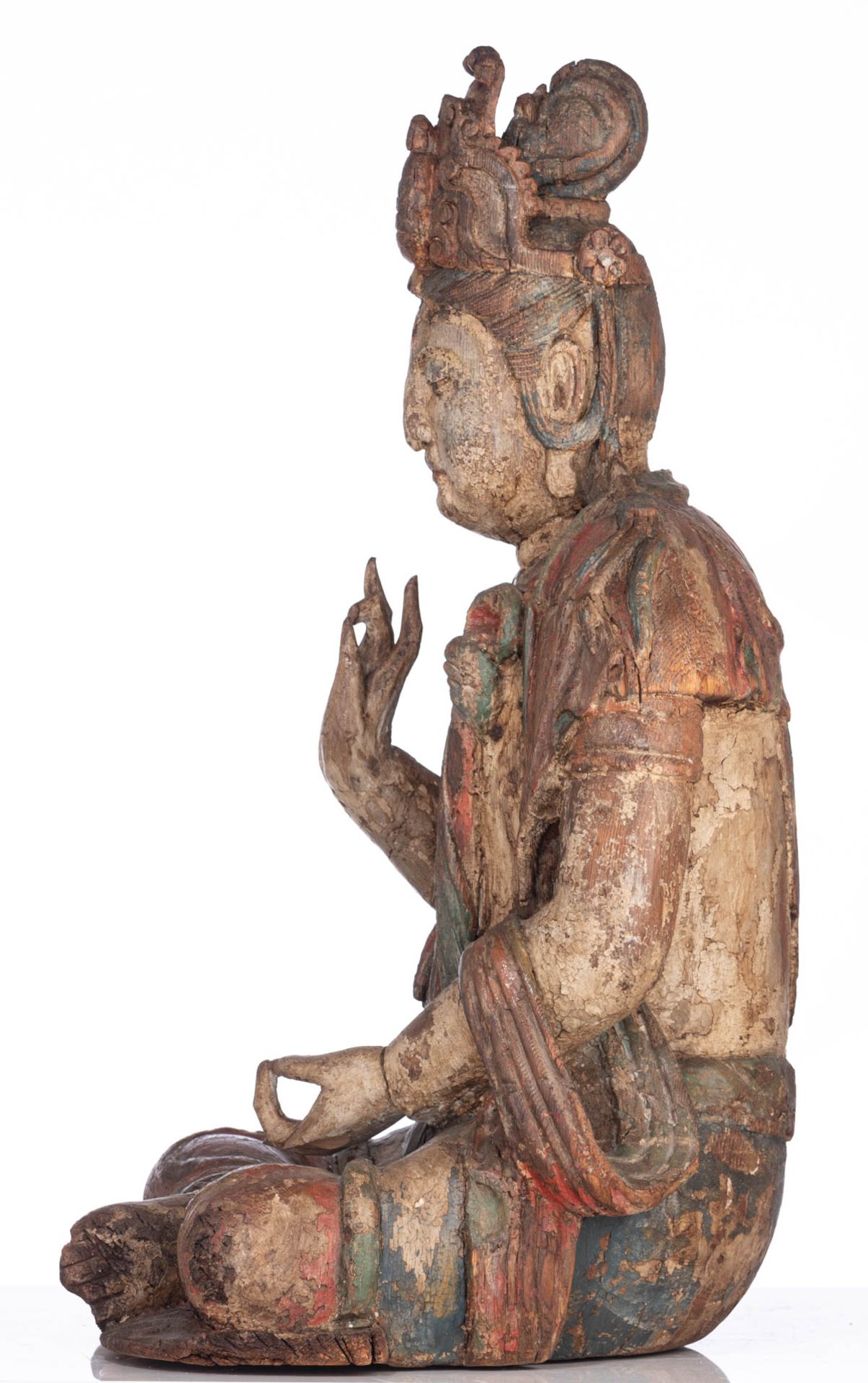 A polychrome paint wooden seated Guanyin in a 'lotus' posture - Bild 2 aus 5