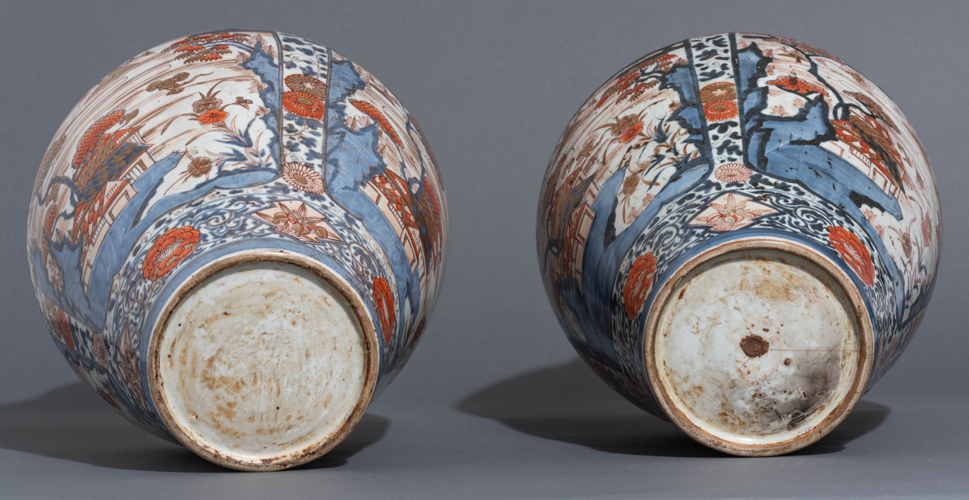 A pair of Japanese Imari covered vases - Image 8 of 8