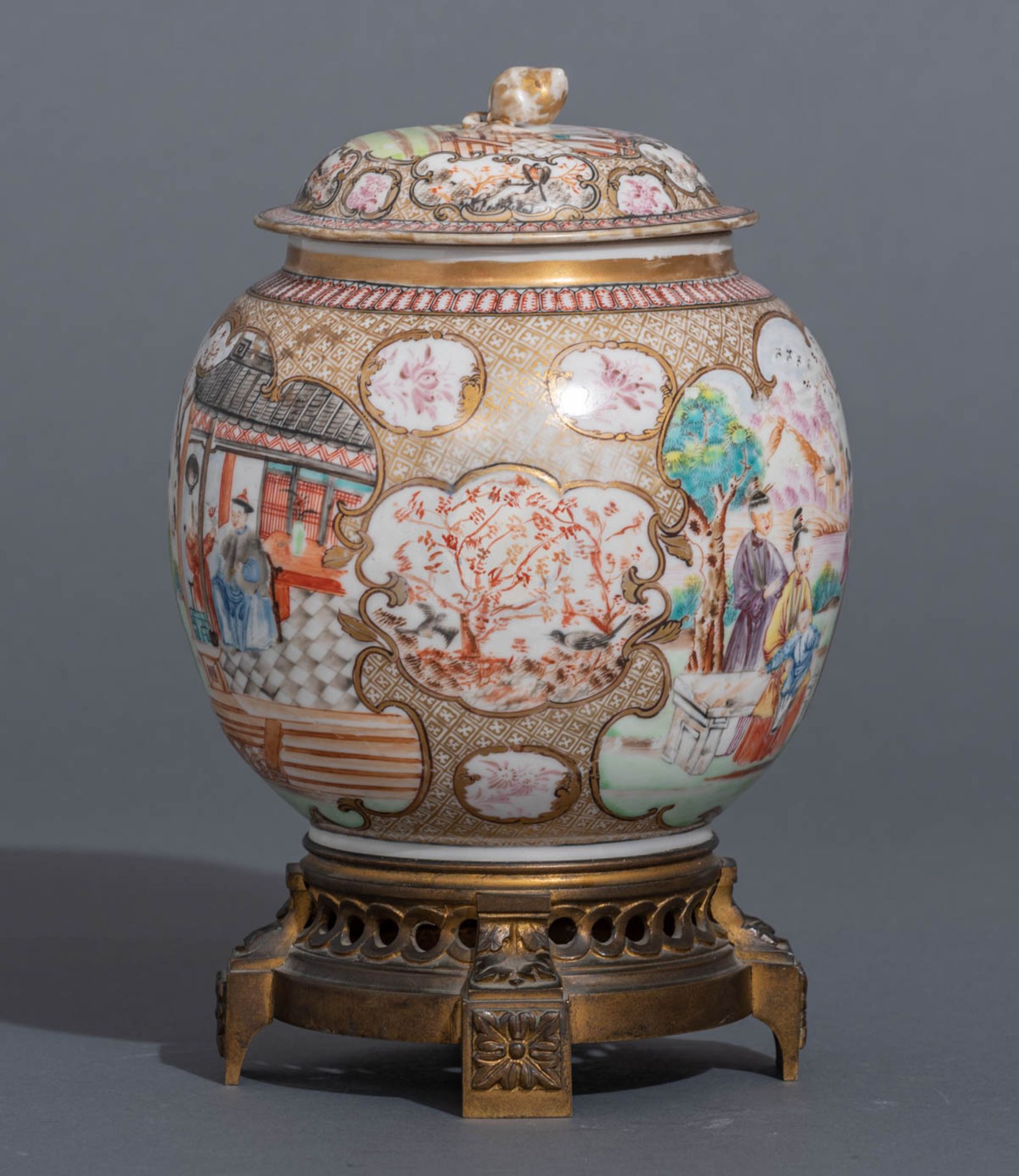 A Chinese export porcelain ginger jar in the so-called 'Rockefeller pattern' - Bild 3 aus 7