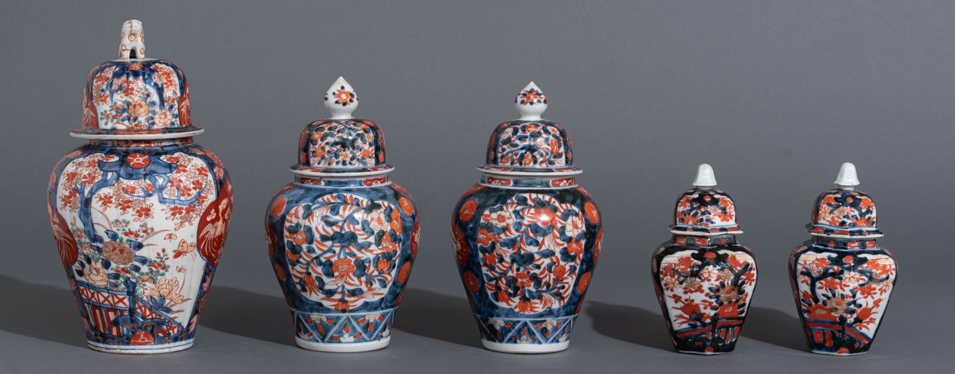 A collection of five Japanese Imari vases and covers - Image 2 of 9