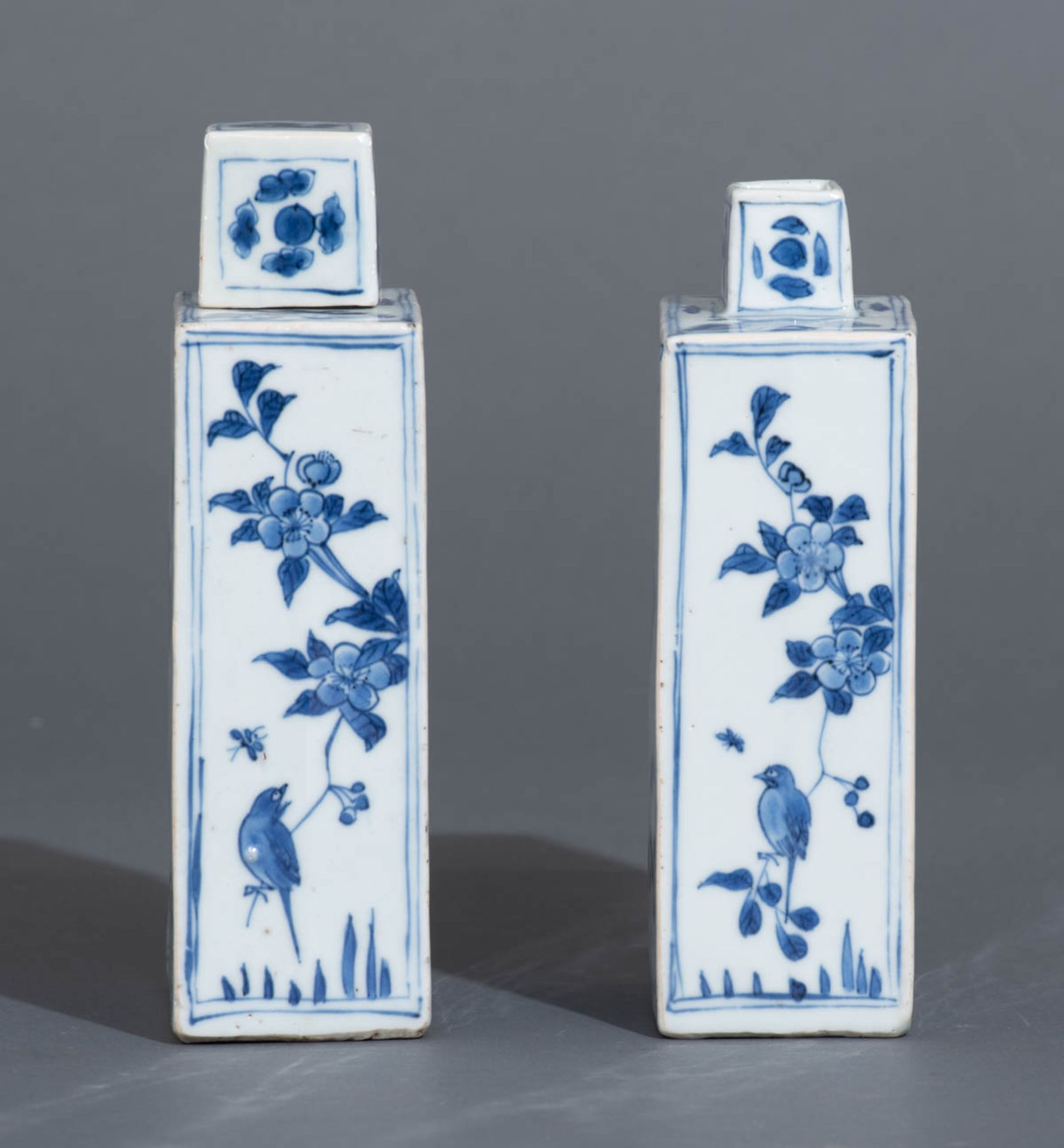 A pair of Chinese blue and white tea caddies - Image 5 of 7