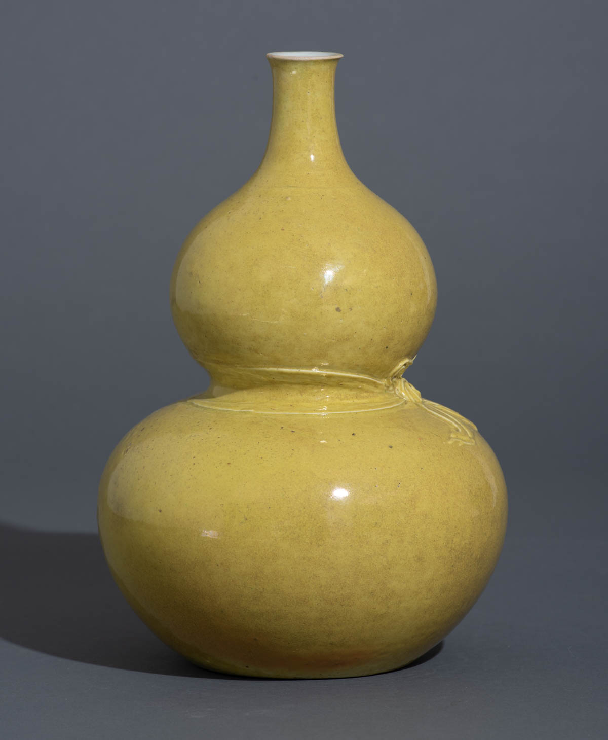 A Chinese yellow monochrome glazed double gourd vase - Image 5 of 8