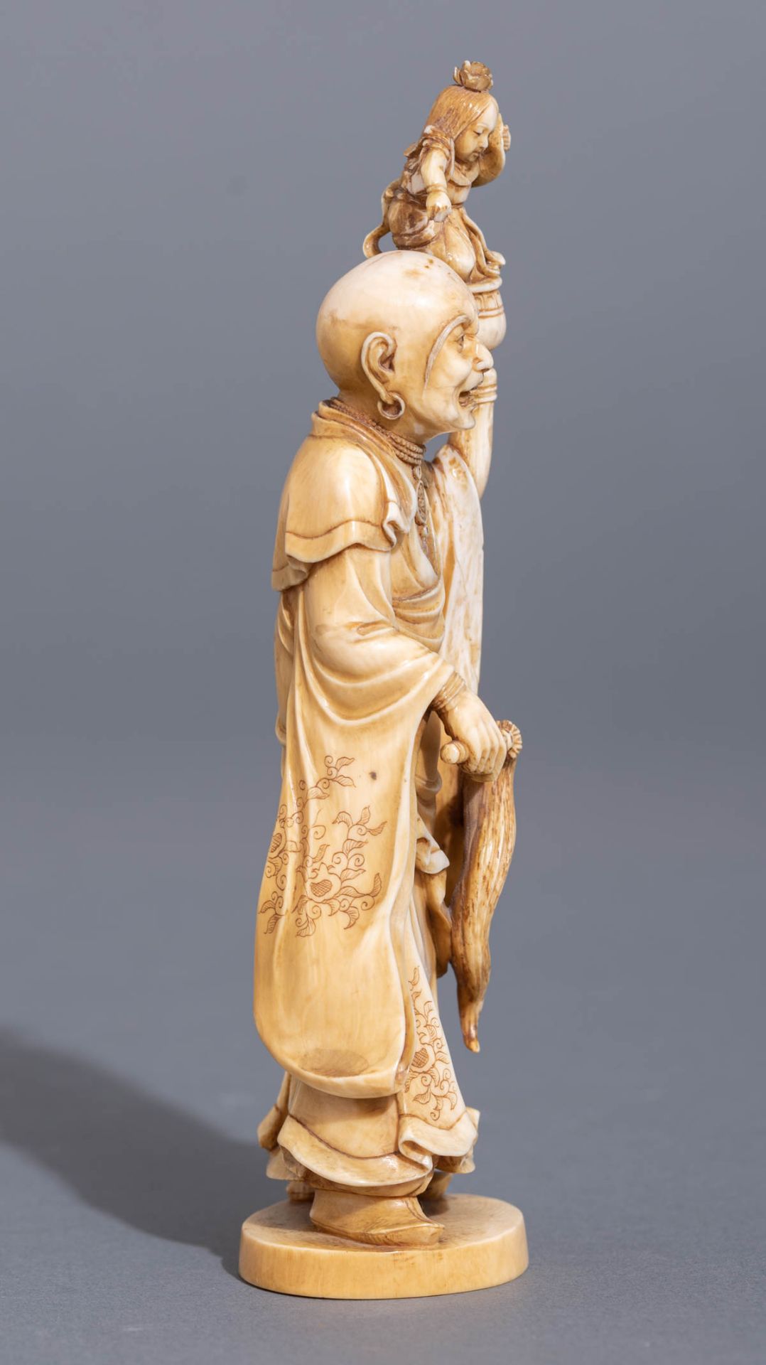 Two Japanese ivory 'Arhat' figures - Image 5 of 13