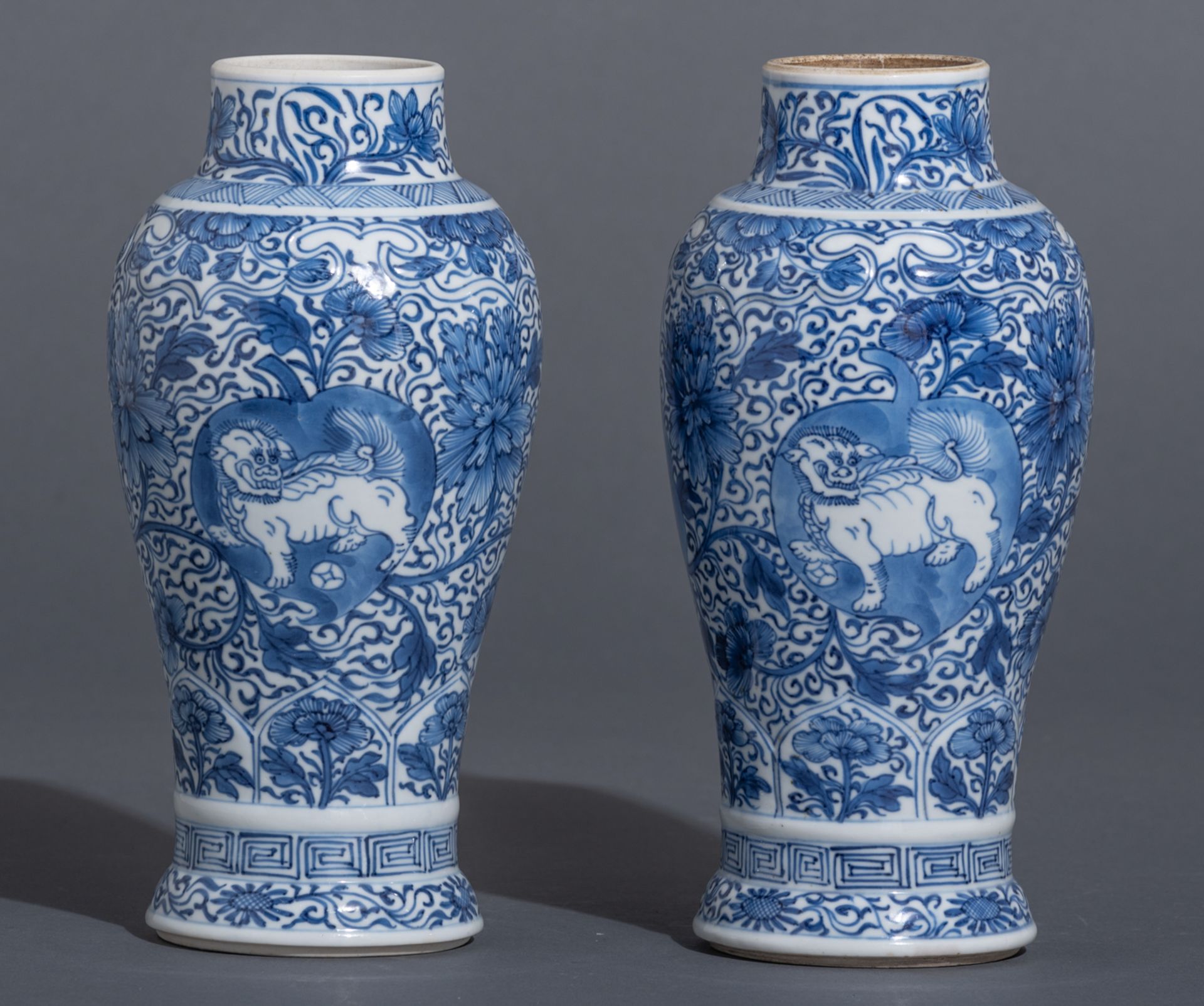 A pair of blue and white floral decorated vases - Image 2 of 9