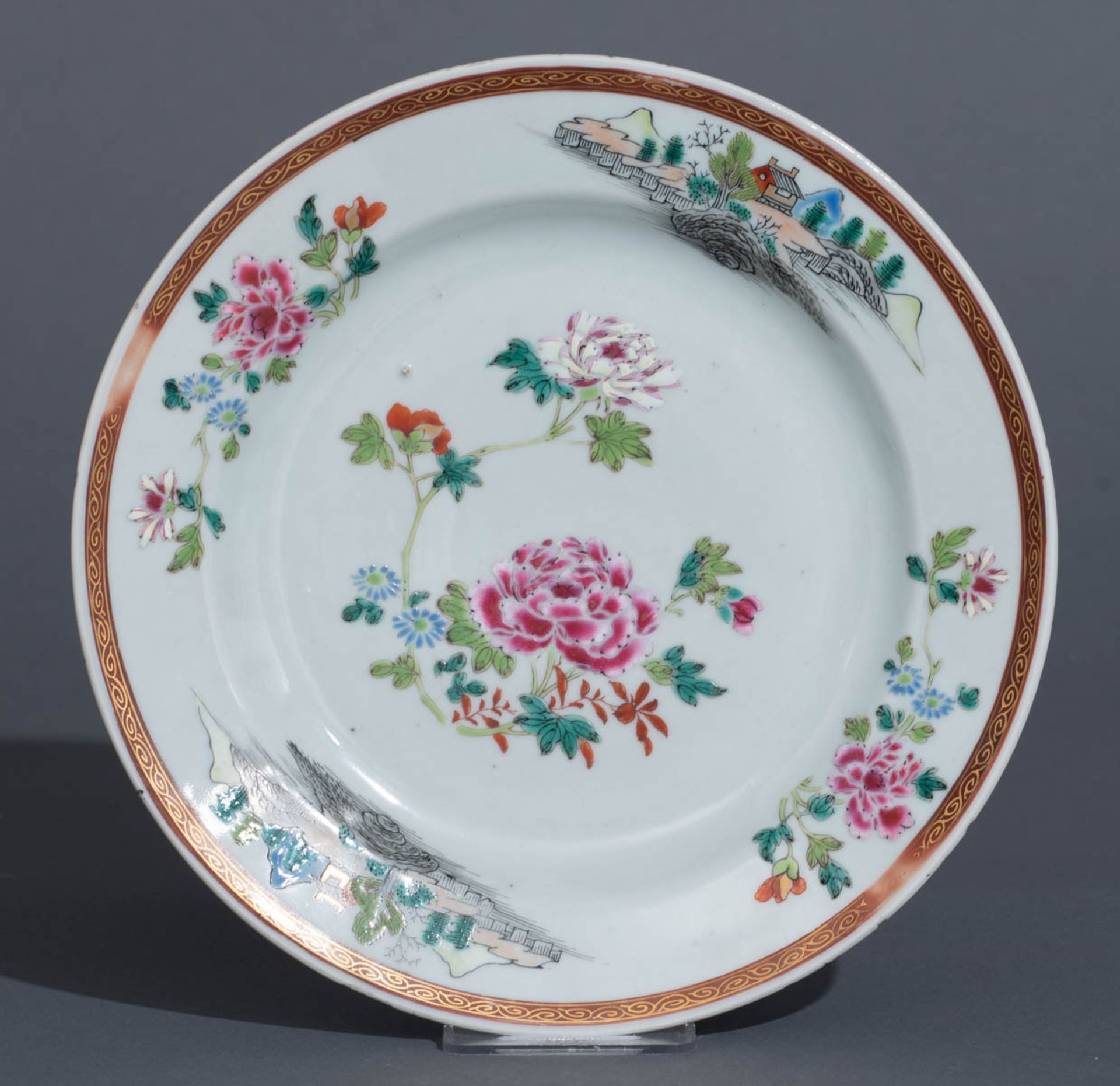 A Chinese blue and white and gilt floral decorated plate and a ditto bowl and cover; added eight dit - Bild 22 aus 29