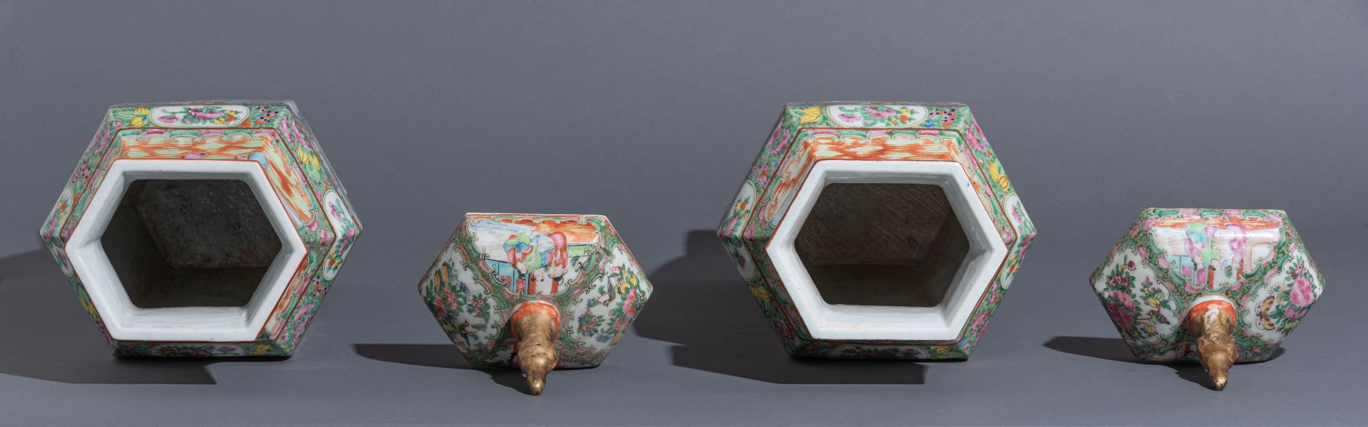 A pair of Chinese Canton famille rose lantern-shaped vases - Image 6 of 7