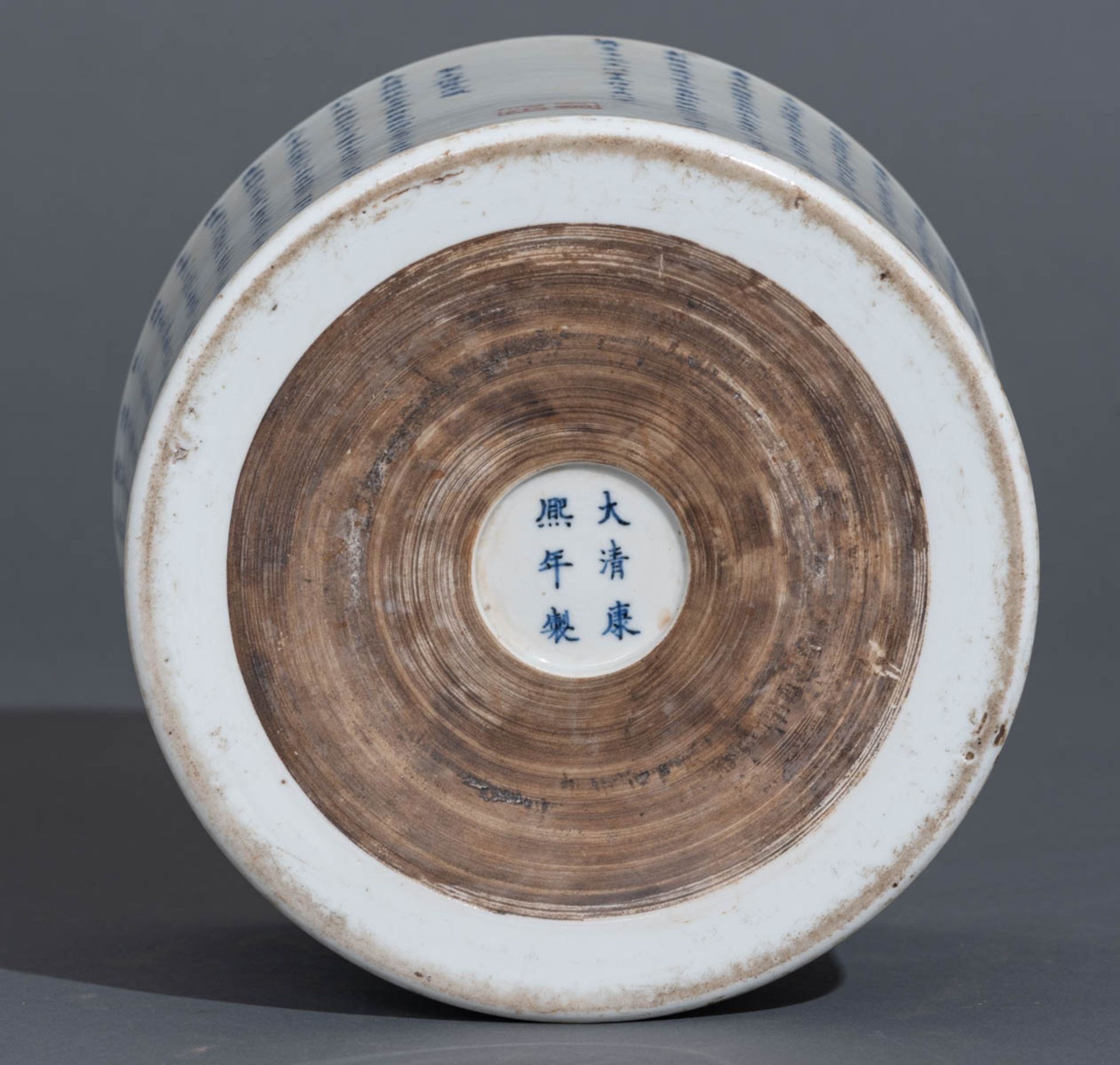 A Chinese blue and white brushpot with the text of 'Sheng Zhu De Xian Chen Song' - Bild 8 aus 10