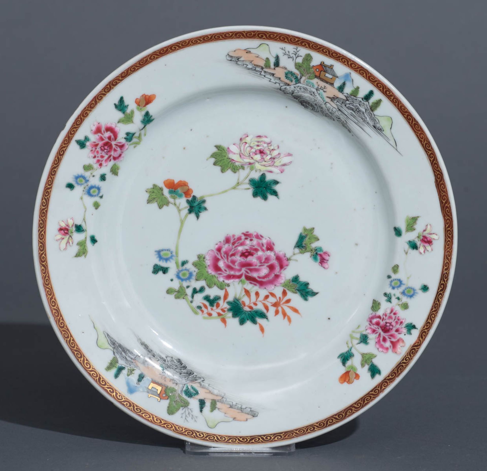 A Chinese blue and white and gilt floral decorated plate and a ditto bowl and cover; added eight dit - Bild 20 aus 29