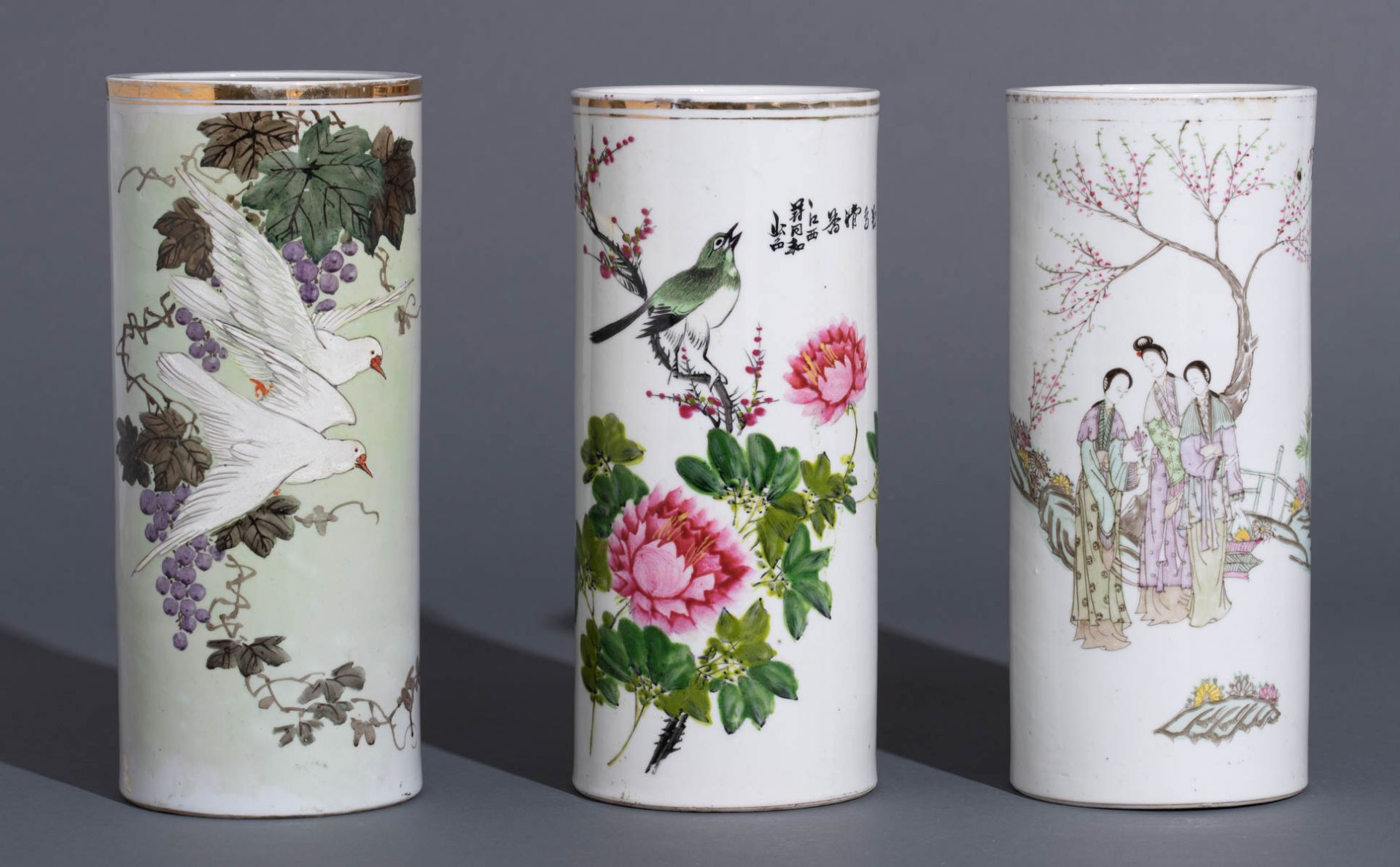 Six Chinese polychrome decorated cylindrical vases - Bild 8 aus 14