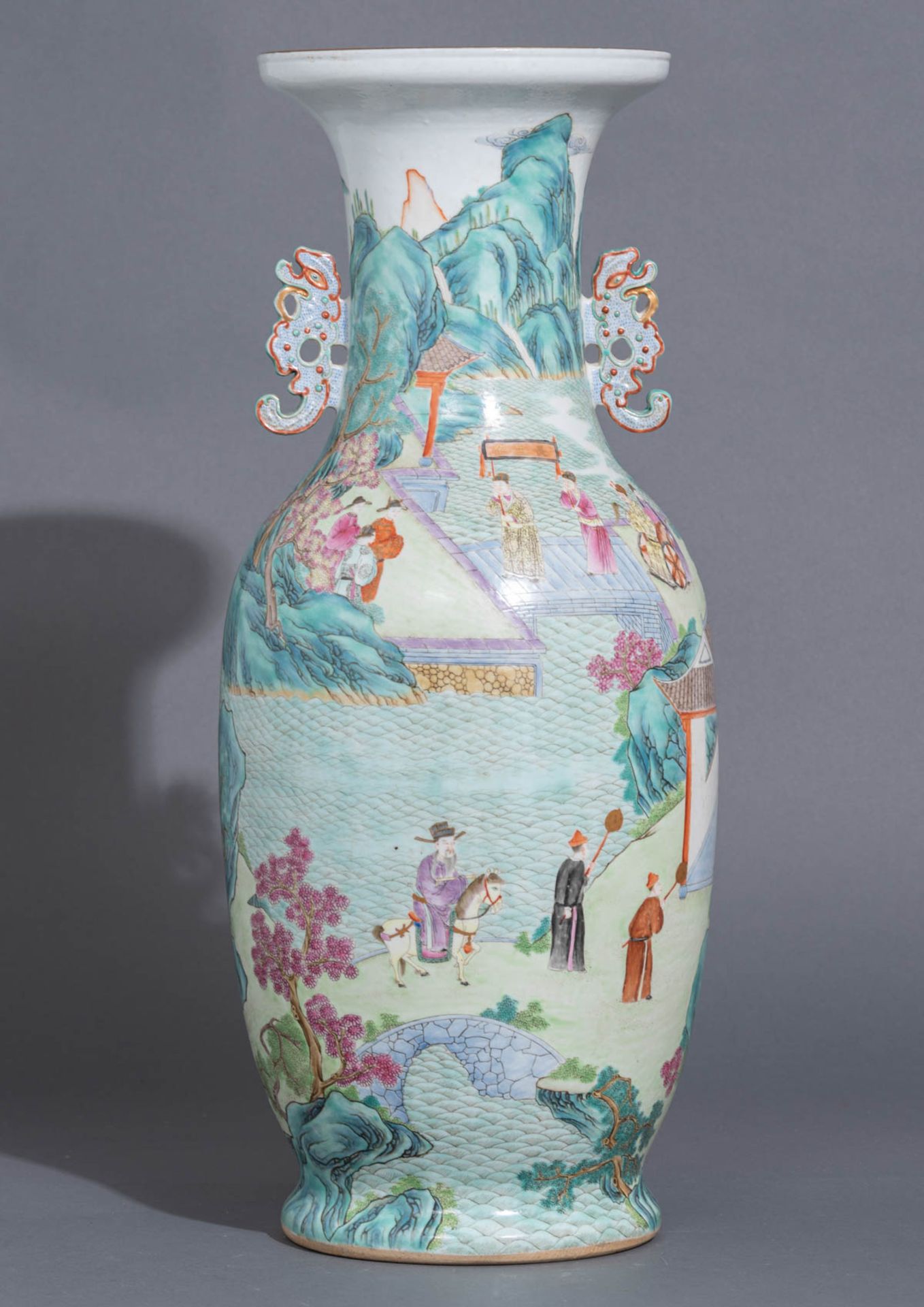 A Chinese famille rose and turquoise glazed vase - Bild 2 aus 8