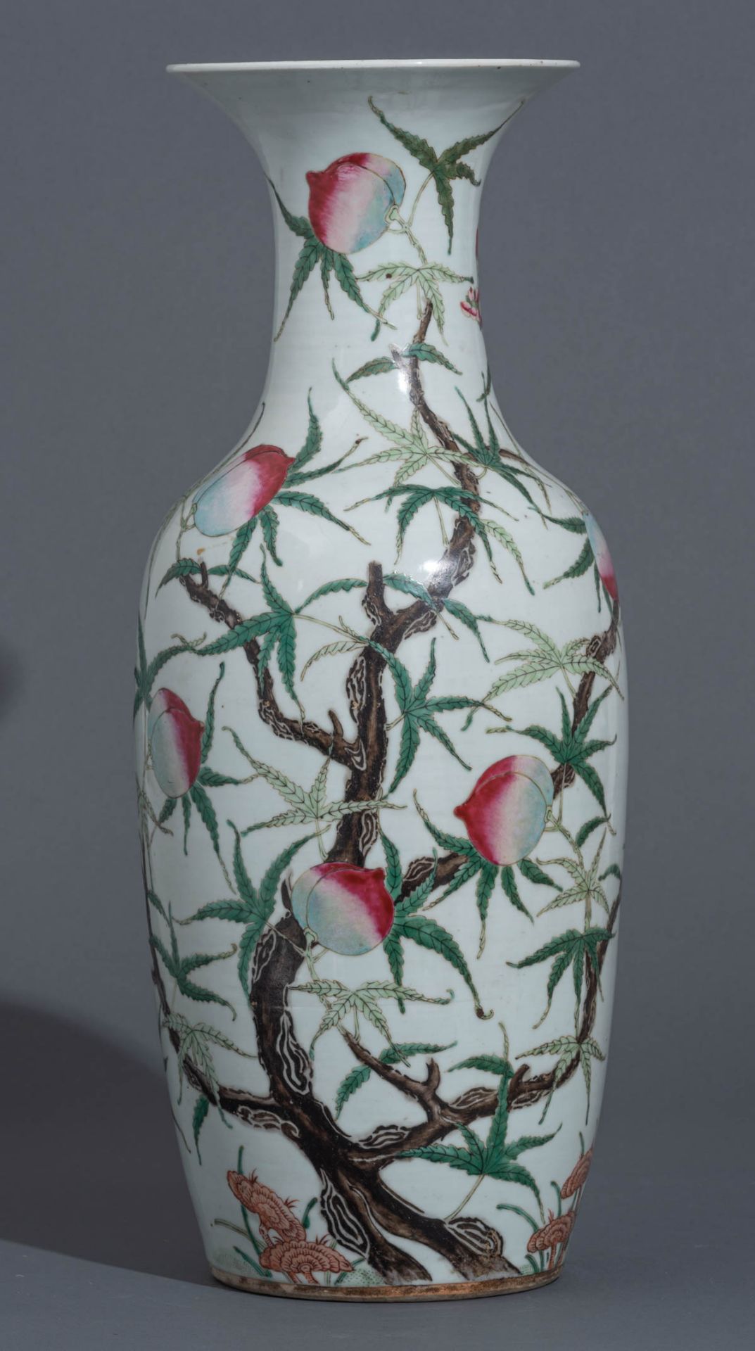 A Chinese famille rose 'Nine Peaches' vase - Bild 2 aus 8