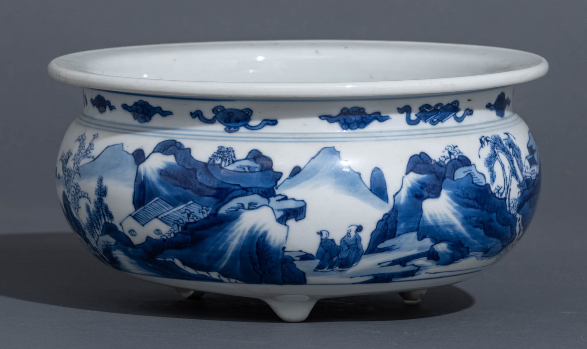 A Chinese blue and white tripod bowl - Bild 3 aus 8