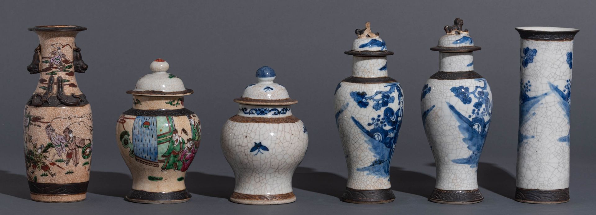 Three Chinese Nanking stoneware vases - Bild 4 aus 20