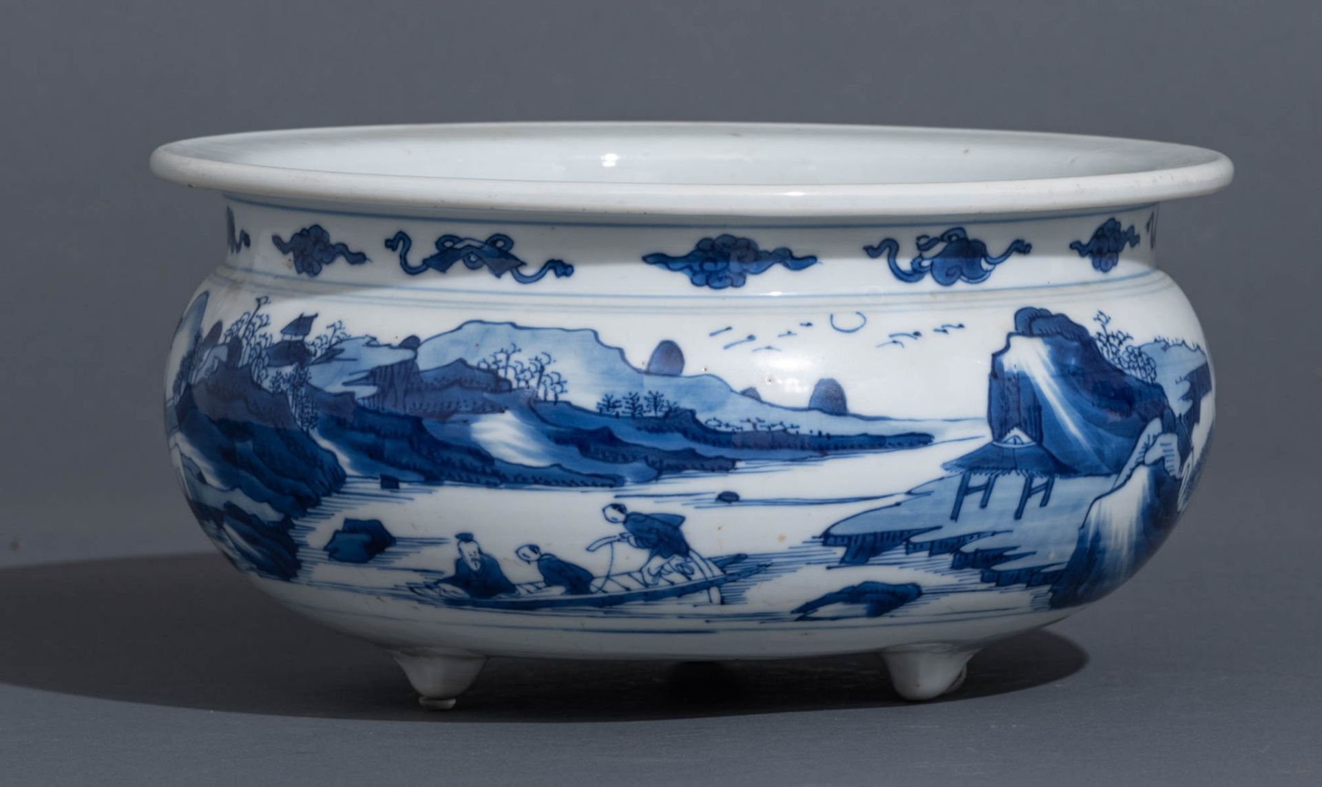A Chinese blue and white tripod bowl - Bild 5 aus 8