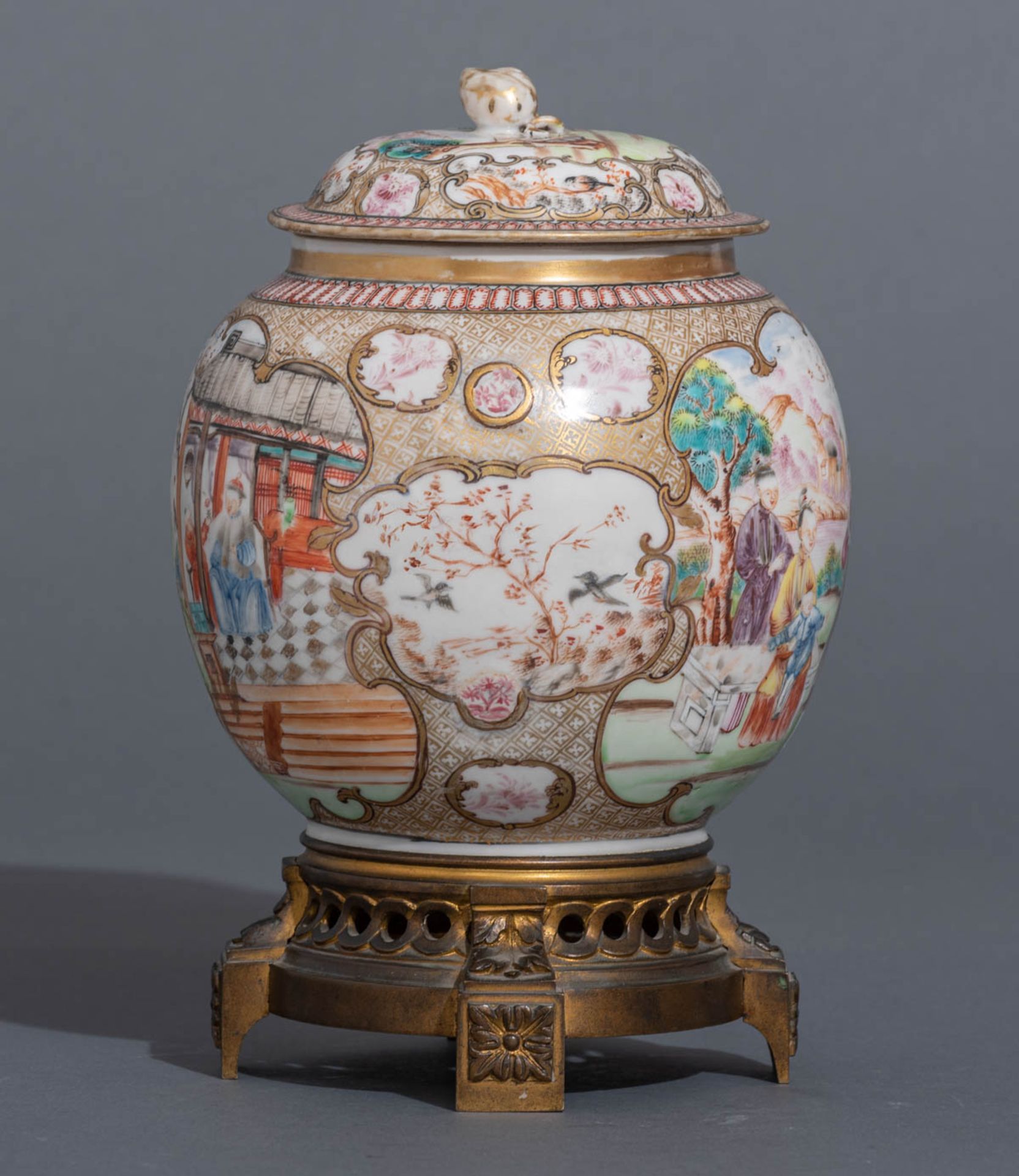 A Chinese export porcelain ginger jar in the so-called 'Rockefeller pattern' - Bild 5 aus 7