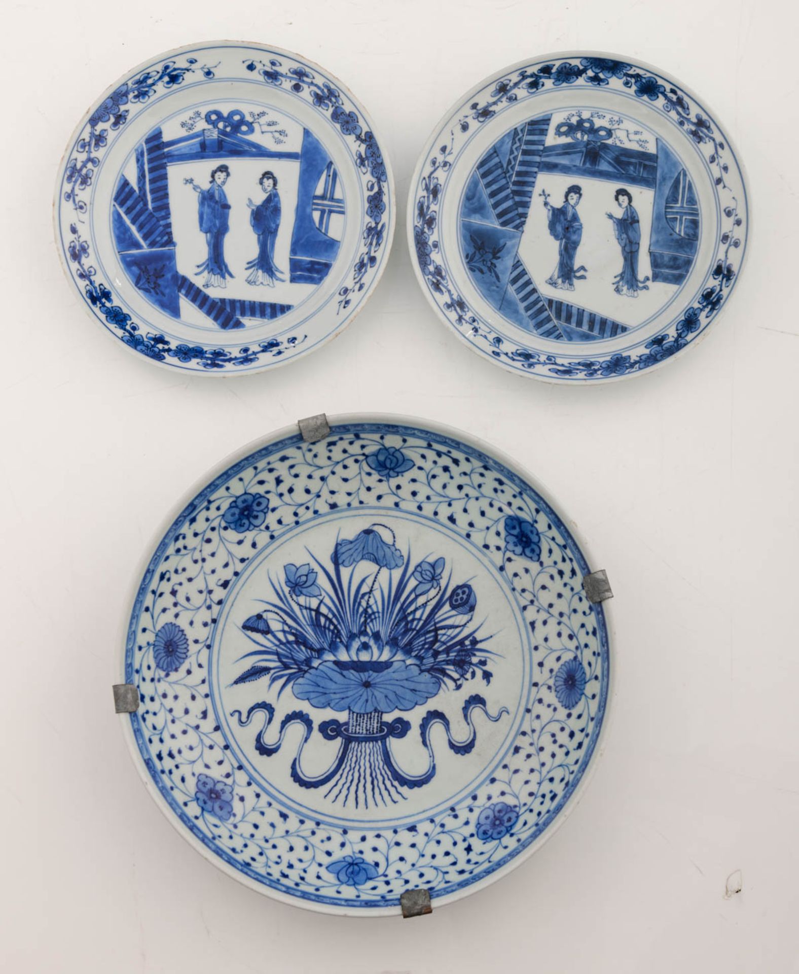 Three Chinese blue and white export porcelain dishes - Image 8 of 9