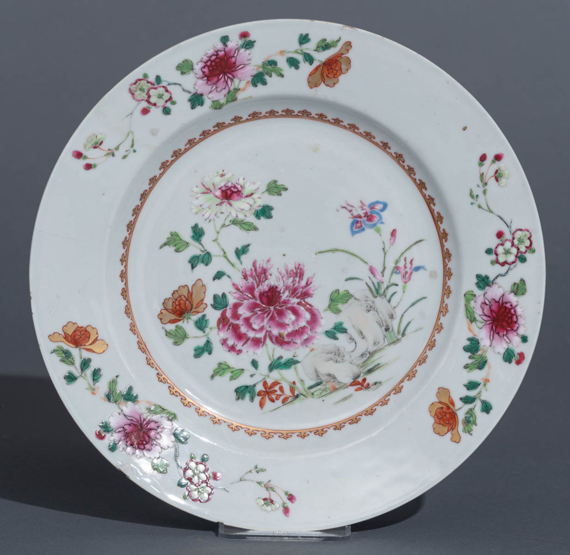 A Chinese blue and white and gilt floral decorated plate and a ditto bowl and cover; added eight dit - Bild 14 aus 29