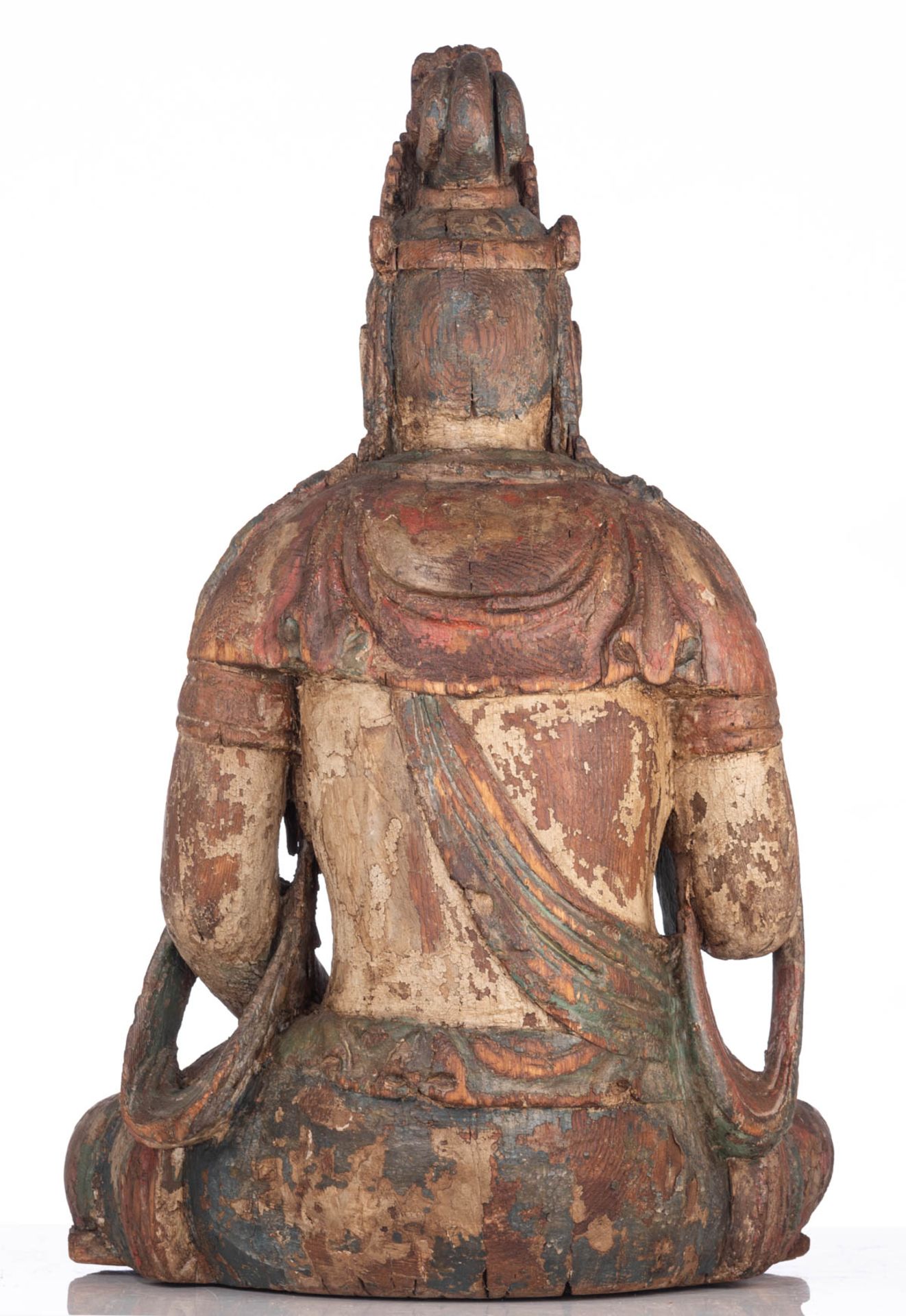 A polychrome paint wooden seated Guanyin in a 'lotus' posture - Bild 3 aus 5