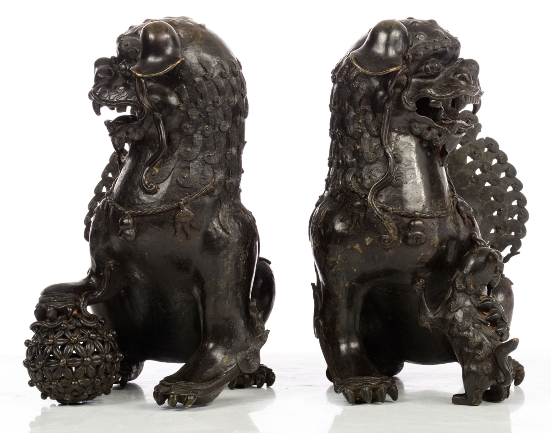 A pair of Japanese bronze playful Shishi dogs - Image 3 of 8