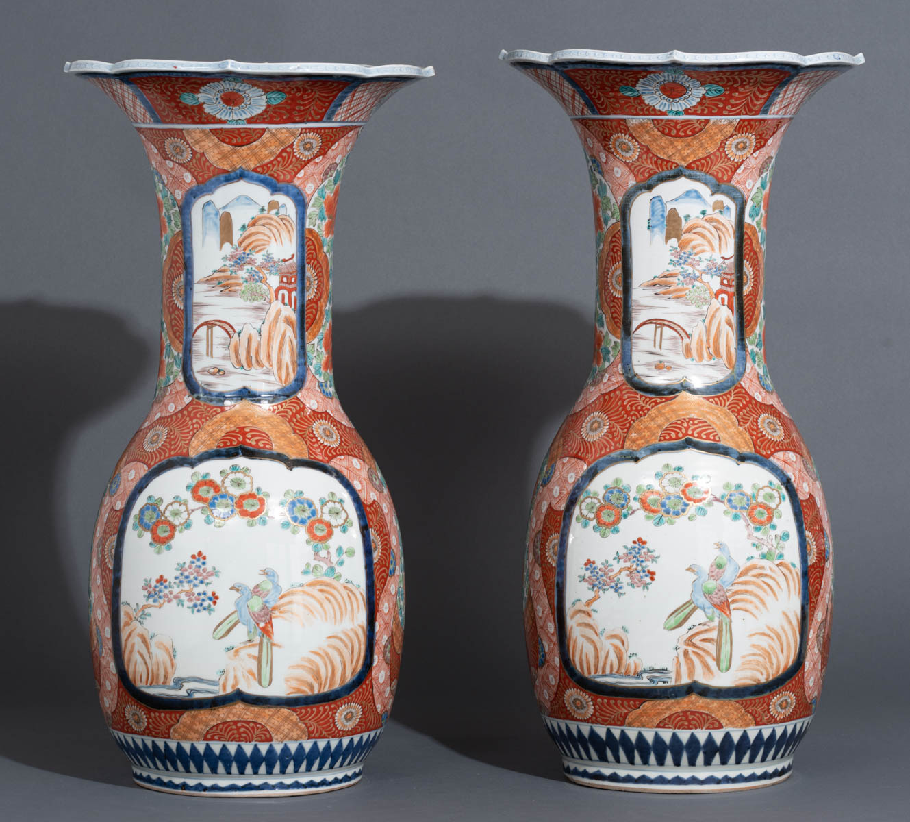 A pair of Japanese vases with scalloped rim - Image 2 of 11