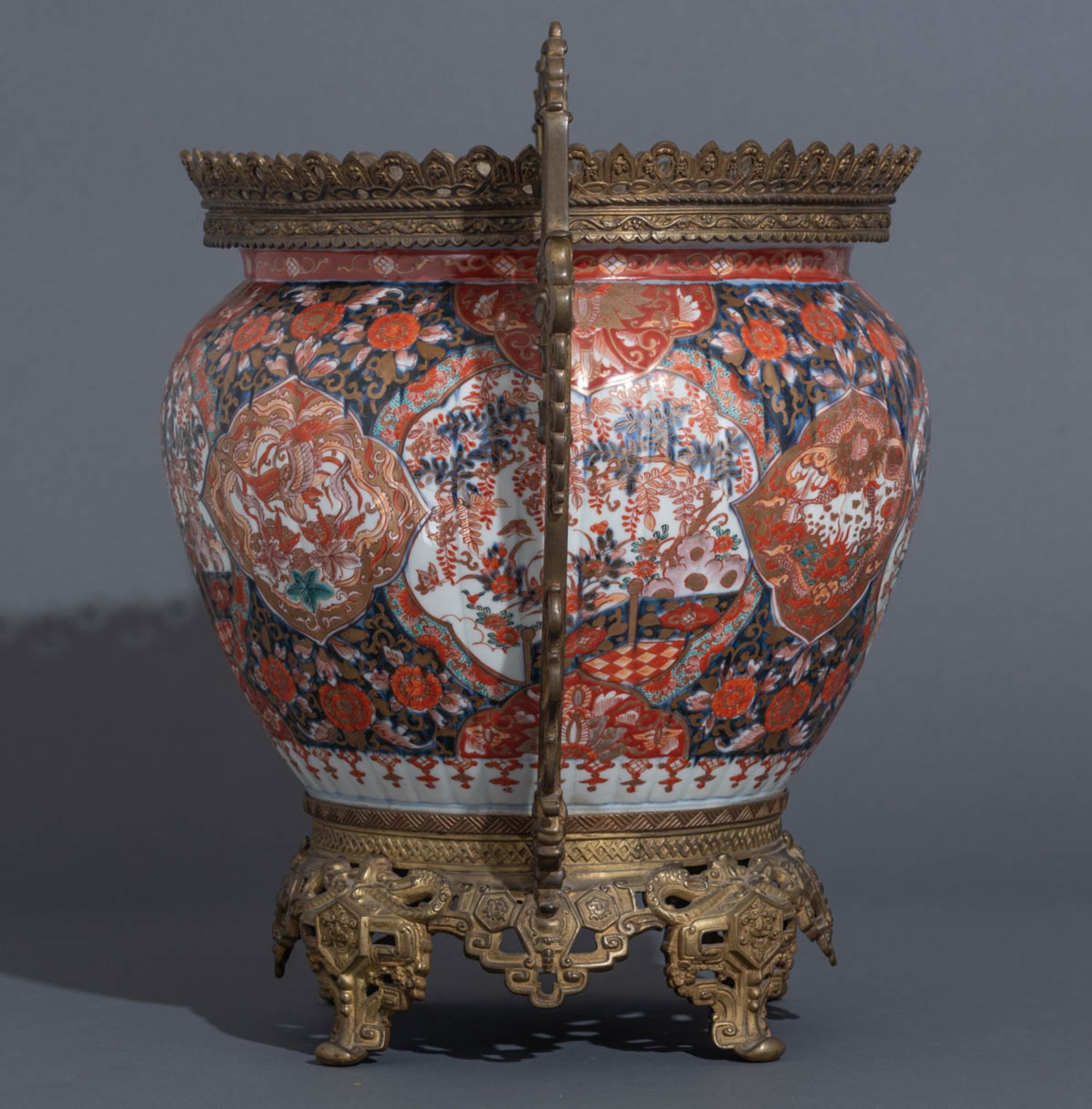 A Japanese floral decorated Imari jardinière with bronze mounts - Image 5 of 7