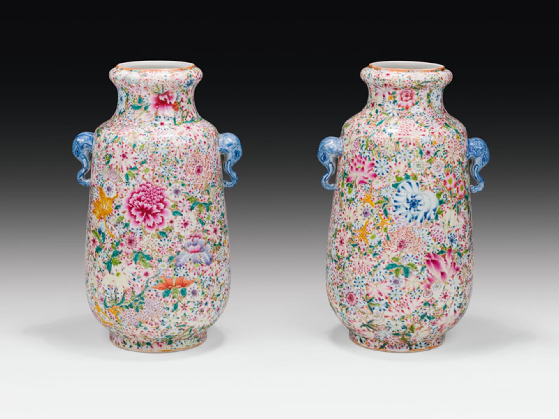 Paar Mille Fleurs Vasen, China, Anfang 20. Jh.