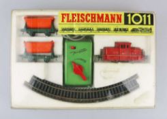 Fleischmann Starterset H0 1011, bestehend aus: 1 x Rangier-Diesel-Lok 1306 rot, 1 x Trafo Typ 710