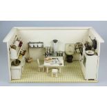 Puppenstube "Küche", 1. H. 20. Jh., 1-Raum, Boden mit Kachelmuster-Tapete, Inhalt: Möbelgarnitur aus