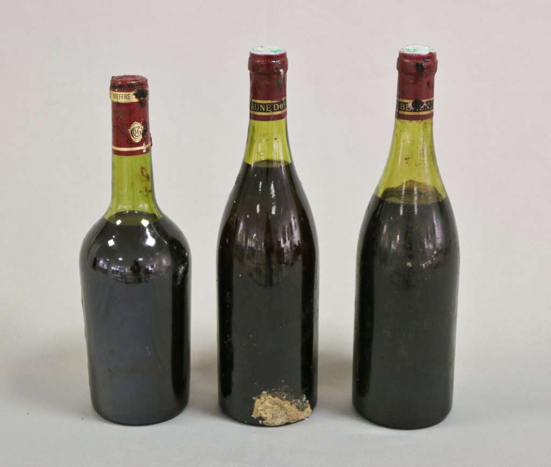 Rotwein, 3 Flaschen: Beaune Clos des Avaux, Domaine Voiret, 1977, 75 cl; Beaune-Cheurons, Domaine - Bild 2 aus 2