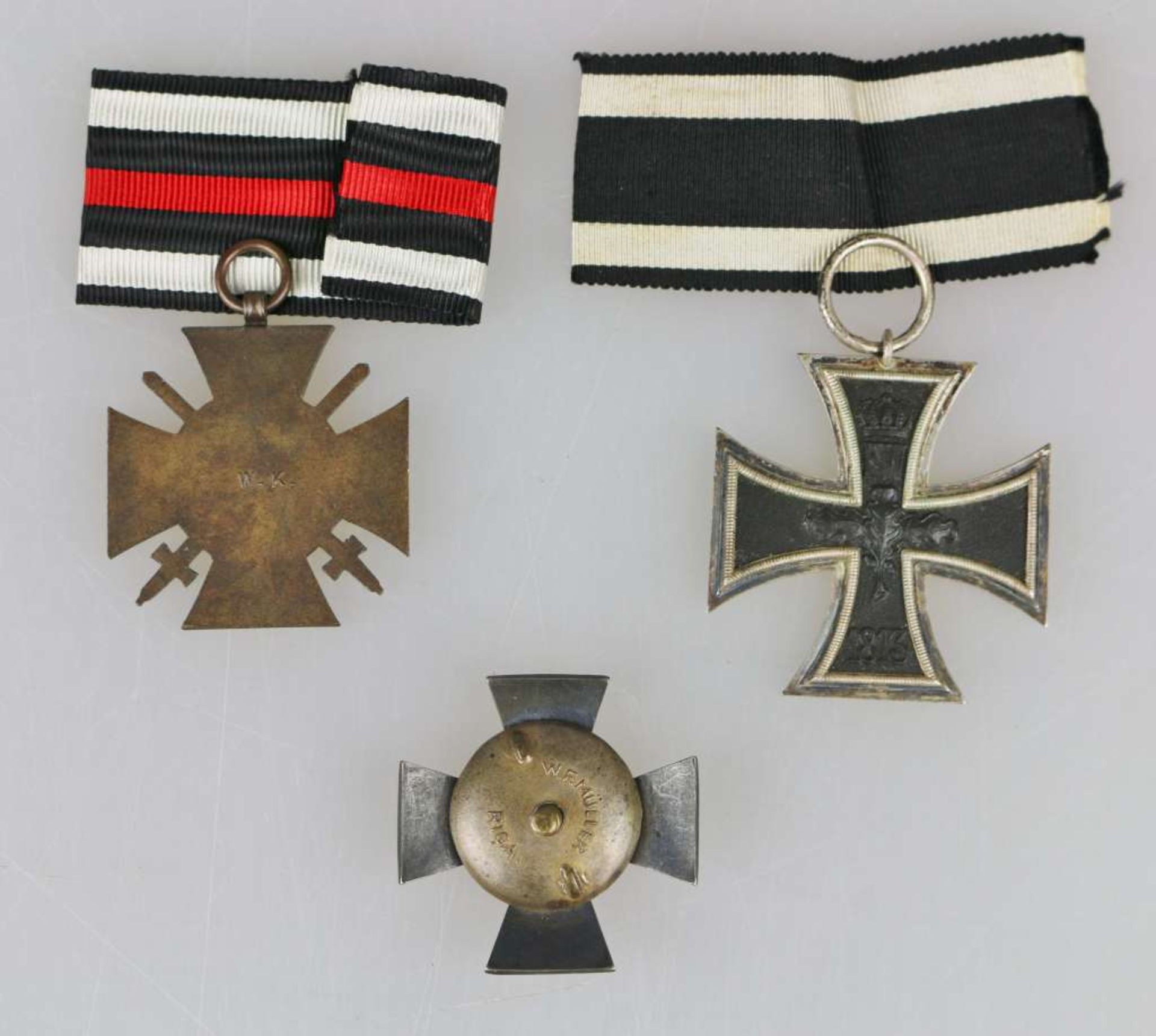 Ehrenkreuz der Baltischen Landeswehr mit Schwert, rückseitig an Schraubscheibe, Herstellermarke W.F. - Bild 2 aus 2