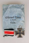 Set Eisernes Kreuz 1939 2. Klasse am Band, Hersteller: Rudolf Souval, Wien, im Ring mit Markierung