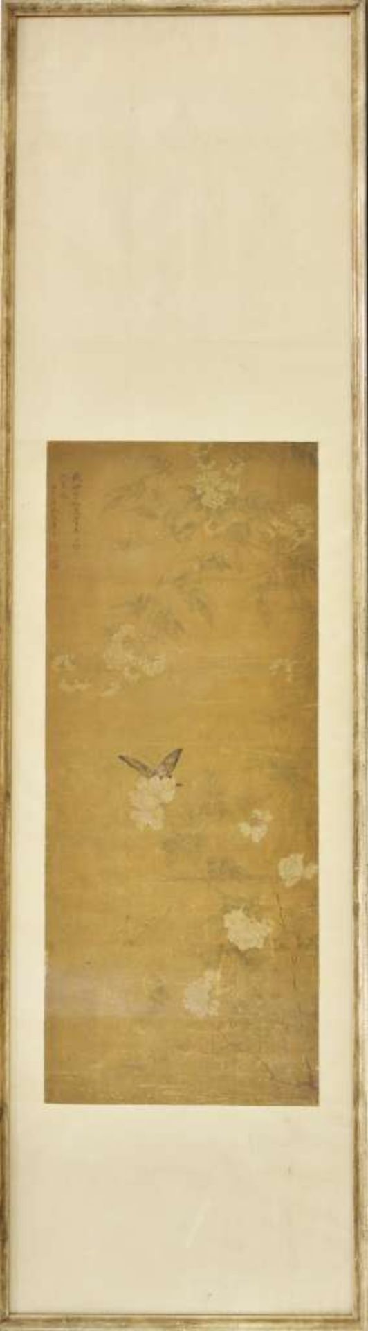 Kakemono, Tuschezeichnung, wohl Edo Zeit, dargestellt die Äste blühender Rosensträucher, in deren - Image 2 of 5