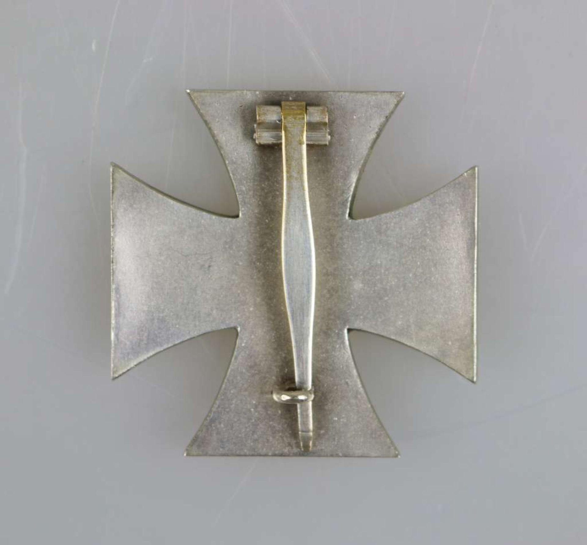 Preußen Eisernes Kreuz 1914 1. Klasse, Eisenkern geschwärzt, leicht gewölbt, ohne Hersteller, wohl - Bild 2 aus 2