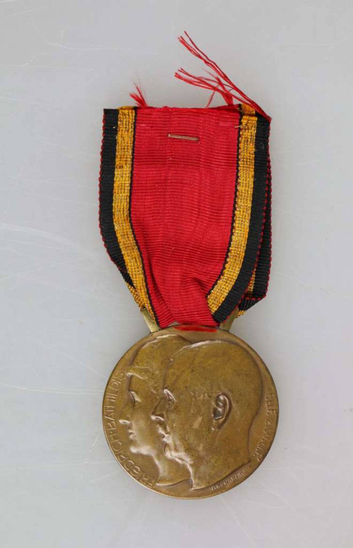 Waldeck-Pyrmont Friedrich-Bathildis-Medaille am Band, Bronze, mit Stempelschneider R. Kowarzik,