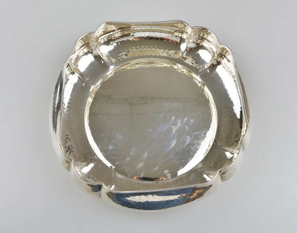 Silberschale, Italien/ Vicenza, 20. Jh., 930er Silber, gepunzt, gehämmerter Korpus mit gewelltem - Image 2 of 3