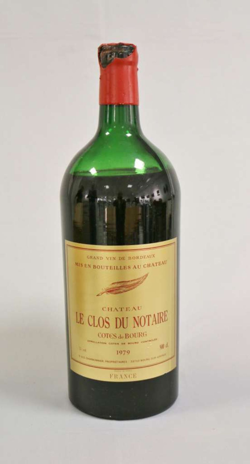 Rotwein, Flasche Château Clos du Notaire Côtes de Bourg 1979, 500 cl, Wachssiegel beschädigt. - Image 2 of 3