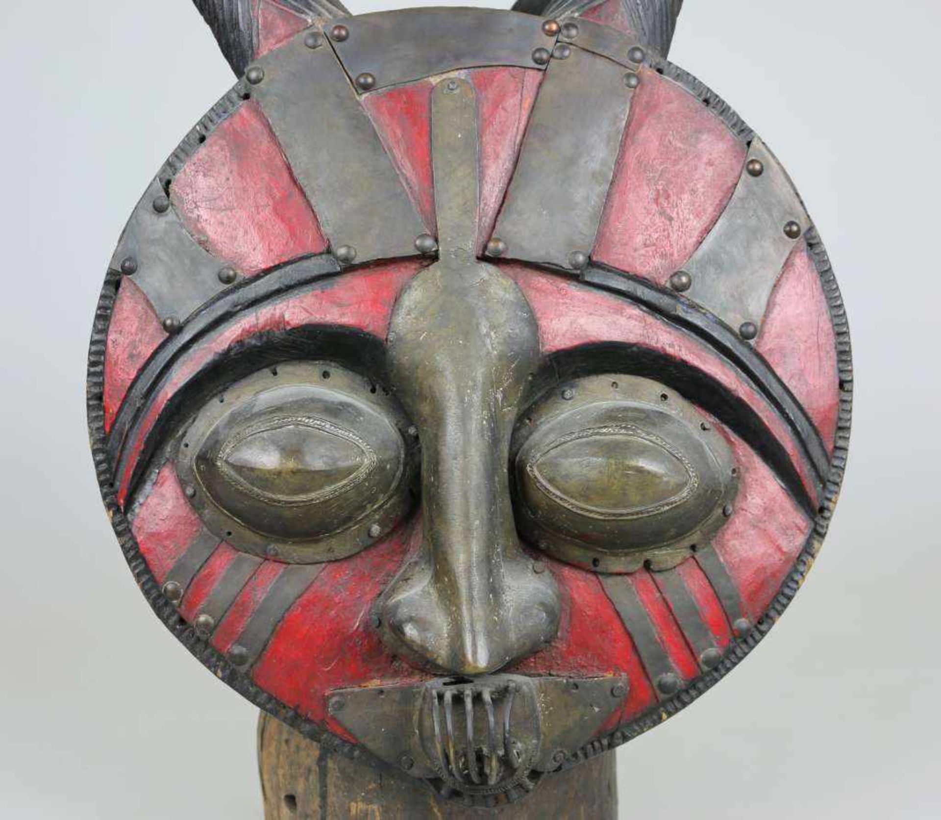 IJEBU, Nigeria, äußerst seltener "Januskopf-Aufsatz" der Ijebu. H.: 66 cm, Holz geschnitzt, rote - Bild 2 aus 13