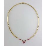 Collier mit Rubinen und Brillanten, 750er Gelbgold, stilisierte florale Form, aus beweglichen