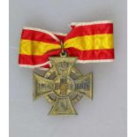 Baden, Kreuz für freiwillige Kriegshilfe 1914 mit Eichenkranz, am Band, Weissmetall vergoldet,