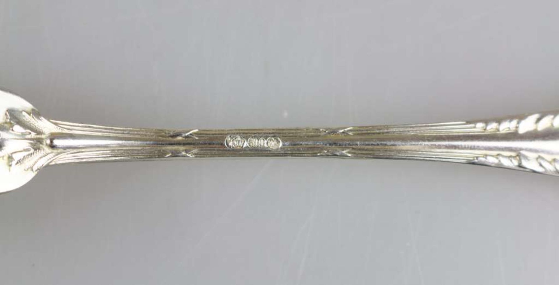 Fischbesteck, 12-teilig, wohl um 1900, je 6 Messer und Gabeln, 800er Silber, Stiele mit - Bild 3 aus 4