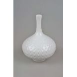Meissen, Vase, 1960er Jahre, Weißporzellan, Entwurf Ludwig ZEPNER (1931-2010), bauchige Form mit