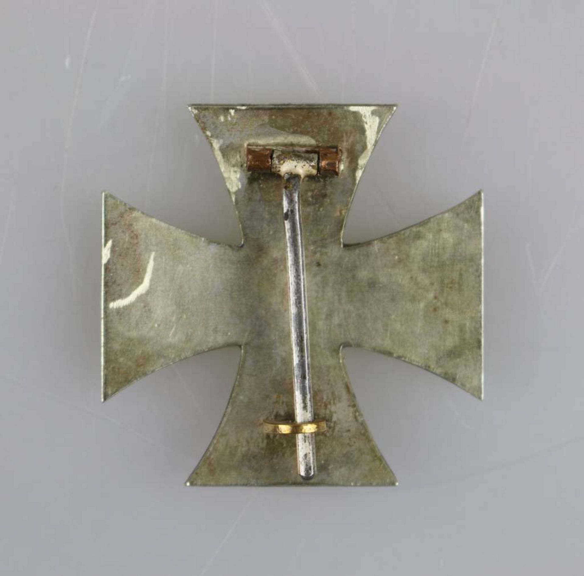 Preußen Eisernes Kreuz 1914 1. Klasse, geschwärzter Eisenkern, ohne Hersteller, leicht gewölbt, - Bild 2 aus 2