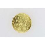 Goldmedaille 100 Jahre Farbwerke Hoechst 1963, Gewicht: 7,94 g, Feingehalt: 750 % (Feingewicht: 5,96