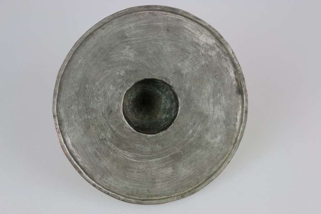 Warmhaltedeckel, Türkei, 18./19. Jh., Kupfer verzinnt, reich verziert mit umlaufenden Palmetten - Image 2 of 2