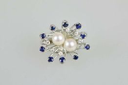 Kettenanhänger in 585er WG, gepunzt JKa für Köhle, Pforzheim, zentral besetzt mit 2 Perlen,