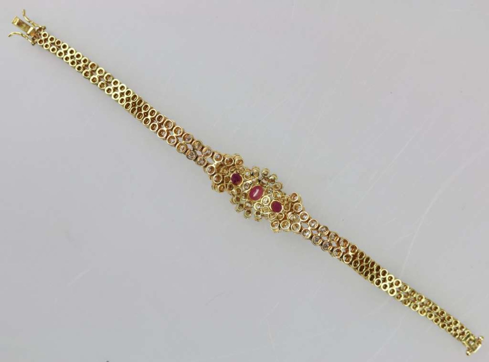 Rubin-Brillant-Armband, 585er Gold, zweireihig bewegliches Gliederarmband besetzt mit Brillanten, - Bild 3 aus 3