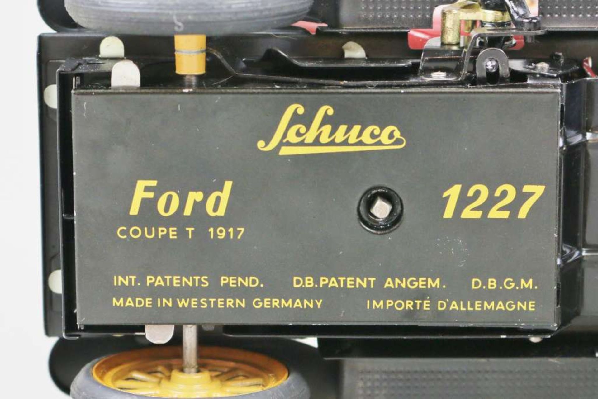 Schuco, 2 Modelautos, Ford 1227 und Mercer 1225, lackierte Blechausführung mit Uhrwerkantrieb, L.: - Bild 4 aus 4