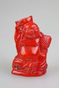 Okimono, Japan, wohl 19. Jh., Buddha Hotei, Koralle, H.: ca. 5,5 cm.